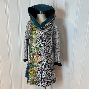 Reversible Pleated Windbreaker / Raincoat - Size Medium to Large (estimated)